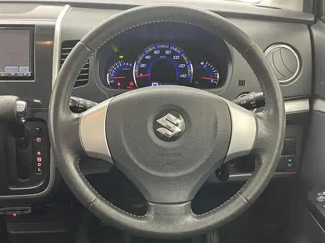 スズキ ワゴンＲ スティングレー リミテッドⅡ 愛知県 2012(平24)年 8.5万km パールホワイト 社外ナビ　禁煙車　フルセグＴＶ　ＤＶＤ再生　シートヒーター　ＥＴＣ　ＨＩＤオートライト　フォグランプ　Ｂｌｕｅｔｏｏｔｈ　社外フロアマット　純正１５インチアルミホイール　スマートキー　プッシュスタート