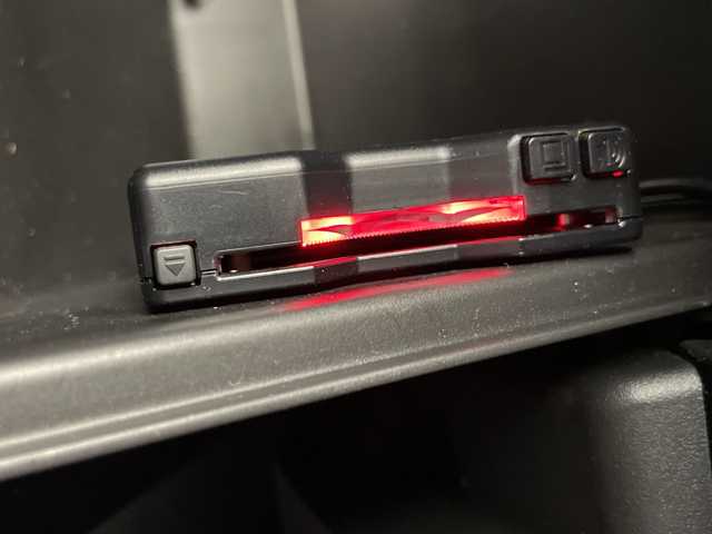 スズキ ジムニー シエラ JC 千葉県 2022(令4)年 2.1万km ジャングルグリーン 衝突軽減ブレーキ/レーンキープアシスト/クルーズコントロール/純正メモリナビ/（フルセグ/Bluetooth/CD/DVD/FM/AM）/ETC/アイドリングストップ/スマートキー/LEDヘッドライト/フォグライト/純正フロアマット/純正サイドバイザー/電動格納ミラー/W＋サイド＋カーテンエアバッグ