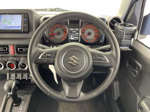 スズキ ジムニー シエラ JC 千葉県 2022(令4)年 2.1万km ジャングルグリーン 衝突軽減ブレーキ/レーンキープアシスト/クルーズコントロール/純正メモリナビ/（フルセグ/Bluetooth/CD/DVD/FM/AM）/ETC/アイドリングストップ/スマートキー/LEDヘッドライト/フォグライト/純正フロアマット/純正サイドバイザー/電動格納ミラー/W＋サイド＋カーテンエアバッグ