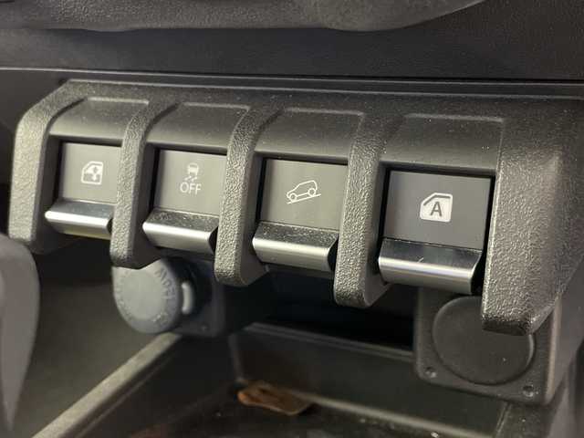 スズキ ジムニー シエラ JC 千葉県 2022(令4)年 2.1万km ジャングルグリーン 衝突軽減ブレーキ/レーンキープアシスト/クルーズコントロール/純正メモリナビ/（フルセグ/Bluetooth/CD/DVD/FM/AM）/ETC/アイドリングストップ/スマートキー/LEDヘッドライト/フォグライト/純正フロアマット/純正サイドバイザー/電動格納ミラー/W＋サイド＋カーテンエアバッグ