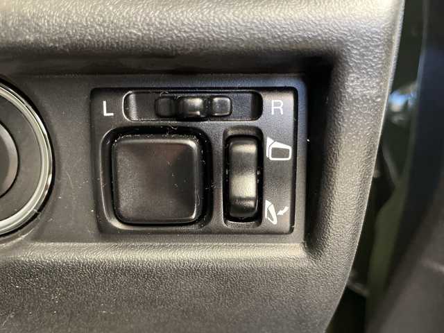 スズキ ジムニー シエラ JC 千葉県 2022(令4)年 2.1万km ジャングルグリーン 衝突軽減ブレーキ/レーンキープアシスト/クルーズコントロール/純正メモリナビ/（フルセグ/Bluetooth/CD/DVD/FM/AM）/ETC/アイドリングストップ/スマートキー/LEDヘッドライト/フォグライト/純正フロアマット/純正サイドバイザー/電動格納ミラー/W＋サイド＋カーテンエアバッグ