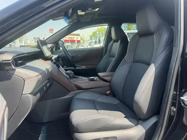 トヨタ ハリアー Z レザーパッケージ 三重県 2022(令4)年 1.7万km プレシャスブラックパール ワンオーナー /GR F・S・Rアンダーエアロ/純正リアスポイラー/RAYS 19インチアルミホイール/調光パノラマルーフ/ヘッドアップディスプレイ/ブラインドスポットモニター/TコネクトSDナビゲーションシステム/JBLプレミアムサウンドシステム/パノラミックビューモニター/黒レザーシート/・前席エアシート/シートヒーター /・前席パワーシート/デジタルインナーミラー /レーダークルーズコントロール/レーントレーシングアシスト/パワーバックドア /ビルトインETC/プロジェクター式LEDヘッドランプ/デイタイムランニングランプ/オートライト/アダプティブハイビームシステム/LEDフォグランプ/プッシュエンジンスタート/スマートキー×2/新車時保証書/取扱説明書