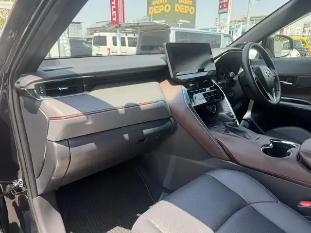 トヨタ ハリアー Z レザーパッケージ 三重県 2022(令4)年 1.7万km プレシャスブラックパール ワンオーナー /GR F・S・Rアンダーエアロ/純正リアスポイラー/RAYS 19インチアルミホイール/調光パノラマルーフ/ヘッドアップディスプレイ/ブラインドスポットモニター/TコネクトSDナビゲーションシステム/JBLプレミアムサウンドシステム/パノラミックビューモニター/黒レザーシート/・前席エアシート/シートヒーター /・前席パワーシート/デジタルインナーミラー /レーダークルーズコントロール/レーントレーシングアシスト/パワーバックドア /ビルトインETC/プロジェクター式LEDヘッドランプ/デイタイムランニングランプ/オートライト/アダプティブハイビームシステム/LEDフォグランプ/プッシュエンジンスタート/スマートキー×2/新車時保証書/取扱説明書