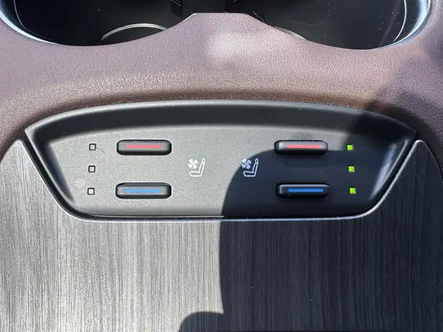 トヨタ ハリアー Z レザーパッケージ 三重県 2022(令4)年 1.7万km プレシャスブラックパール ワンオーナー /GR F・S・Rアンダーエアロ/純正リアスポイラー/RAYS 19インチアルミホイール/調光パノラマルーフ/ヘッドアップディスプレイ/ブラインドスポットモニター/TコネクトSDナビゲーションシステム/JBLプレミアムサウンドシステム/パノラミックビューモニター/黒レザーシート/・前席エアシート/シートヒーター /・前席パワーシート/デジタルインナーミラー /レーダークルーズコントロール/レーントレーシングアシスト/パワーバックドア /ビルトインETC/プロジェクター式LEDヘッドランプ/デイタイムランニングランプ/オートライト/アダプティブハイビームシステム/LEDフォグランプ/プッシュエンジンスタート/スマートキー×2/新車時保証書/取扱説明書