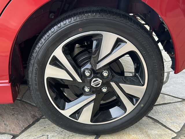 日産 デイズ HWS G ターボ プロパイロットED 静岡県 2019(令1)年 2万km スパークリングレッド/ブラック 純正ナビ/・CD/DVD/・FM/AM/・フルセグTV/・Bluetooth/・SD/主要装備/・アラウンドビューモニター/・プロパイロット/・アイドリングストップ/・ＬＥＤヘッドライト/・フォグランプ/・エマージェンシーブレーキ/・サイドカーテンエアバッグ/・コーナーセンサー/・ハーフレザーシート/・ETC/・マフラーカッター/・ステアリングスイッチ/・プッシュスタート/・運転席+助手席シートヒーター/・純正フロアマット/・純正アルミホイール