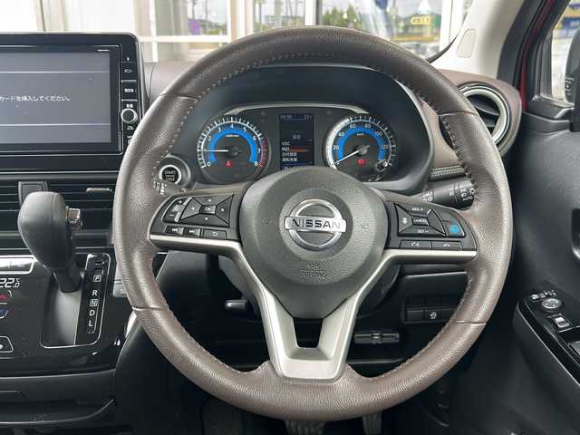 日産 デイズ HWS G ターボ プロパイロットED 静岡県 2019(令1)年 2万km スパークリングレッド/ブラック 純正ナビ/・CD/DVD/・FM/AM/・フルセグTV/・Bluetooth/・SD/主要装備/・アラウンドビューモニター/・プロパイロット/・アイドリングストップ/・ＬＥＤヘッドライト/・フォグランプ/・エマージェンシーブレーキ/・サイドカーテンエアバッグ/・コーナーセンサー/・ハーフレザーシート/・ETC/・マフラーカッター/・ステアリングスイッチ/・プッシュスタート/・運転席+助手席シートヒーター/・純正フロアマット/・純正アルミホイール