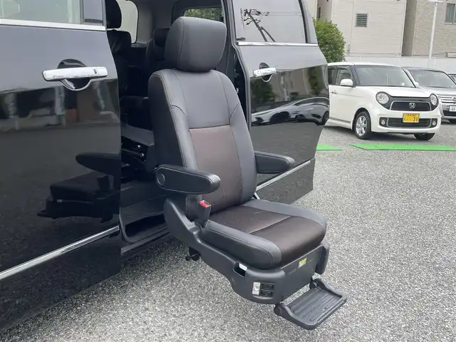 日産 エルグランド 250ハイウェイスターS 兵庫県 2020(令2)年 1.4万km ファントムブラック 外部検査実施済み/・ワンオーナー//福祉車両//グレード：セカンドスライドアップシート/・純正10インチメモリーナビ/・地デジ/DVD/BT/・バックカメラ/・ナビ連動ドライブレコーダー/・両側パワースライドドア/・パワーバックドア/・エマージェンシーブレーキ/・車線逸脱警報/・アダプティブクルーズコントロール/・オートLEDヘッドランプ/・前後ソナー/・純正18インチAW/・ビルトインETC
