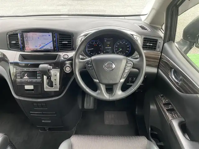 日産 エルグランド 250ハイウェイスターS 兵庫県 2020(令2)年 1.4万km ファントムブラック 外部検査実施済み/・ワンオーナー//福祉車両//グレード：セカンドスライドアップシート/・純正10インチメモリーナビ/・地デジ/DVD/BT/・バックカメラ/・ナビ連動ドライブレコーダー/・両側パワースライドドア/・パワーバックドア/・エマージェンシーブレーキ/・車線逸脱警報/・アダプティブクルーズコントロール/・オートLEDヘッドランプ/・前後ソナー/・純正18インチAW/・ビルトインETC