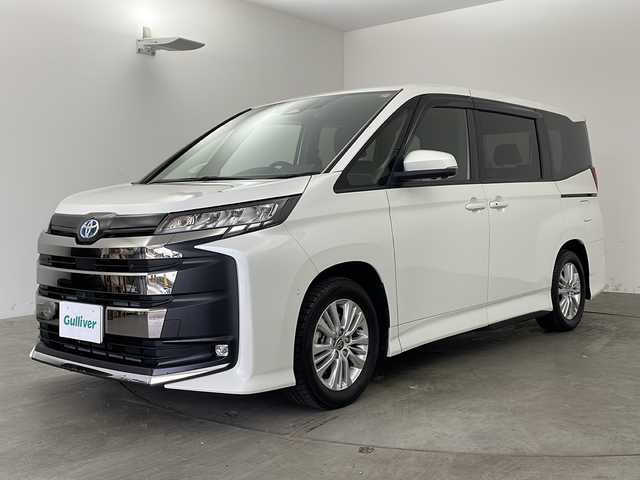 トヨタ ノア ハイブリッド S－G 兵庫県 2022(令4)年 4.5万km ホワイトパールクリスタルシャイン トヨタチームメイト/・アドバンスドパーク/・パーキングブレーキサポート/・パノラミックビューモニター/・エレクトロシフトマチック/トヨタセーフティセンス/・プリクラッシュセーフティ/・フロントクロストラフィックアラート/・レーンチェンジアシスト/レーントレーシングアシスト/・レーンディパーチャーアラート/・レーダークルーズコントロール/・オートマチックハイビーム/・ロードサインアシスト/・ドライバー異常時対応システム/・プロアクティブドライビングアシスト/純正10.5インチナビ/・Bluetoothオーディオ/・CD/DVD再生/・AppleCarPlay/AndoroidAuto/・フルセグテレビ/・バックカメラ/・アラウンドビューモニター/ビルドインETC/前後ドライブレコーダー/純正フロアマット/ハーフレザーシート/前席シートヒーター/両側パワースライドドア/純正16インチアルミホイール/ブラインドスポットモニター/LEDヘッドライト/スマートキー/ワンオーナー/新車保証書/取扱説明書