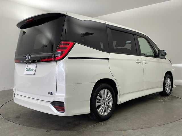 トヨタ ノア ハイブリッド S－G 兵庫県 2022(令4)年 4.5万km ホワイトパールクリスタルシャイン トヨタチームメイト/・アドバンスドパーク/・パーキングブレーキサポート/・パノラミックビューモニター/・エレクトロシフトマチック/トヨタセーフティセンス/・プリクラッシュセーフティ/・フロントクロストラフィックアラート/・レーンチェンジアシスト/レーントレーシングアシスト/・レーンディパーチャーアラート/・レーダークルーズコントロール/・オートマチックハイビーム/・ロードサインアシスト/・ドライバー異常時対応システム/・プロアクティブドライビングアシスト/純正10.5インチナビ/・Bluetoothオーディオ/・CD/DVD再生/・AppleCarPlay/AndoroidAuto/・フルセグテレビ/・バックカメラ/・アラウンドビューモニター/ビルドインETC/前後ドライブレコーダー/純正フロアマット/ハーフレザーシート/前席シートヒーター/両側パワースライドドア/純正16インチアルミホイール/ブラインドスポットモニター/LEDヘッドライト/スマートキー/ワンオーナー/新車保証書/取扱説明書
