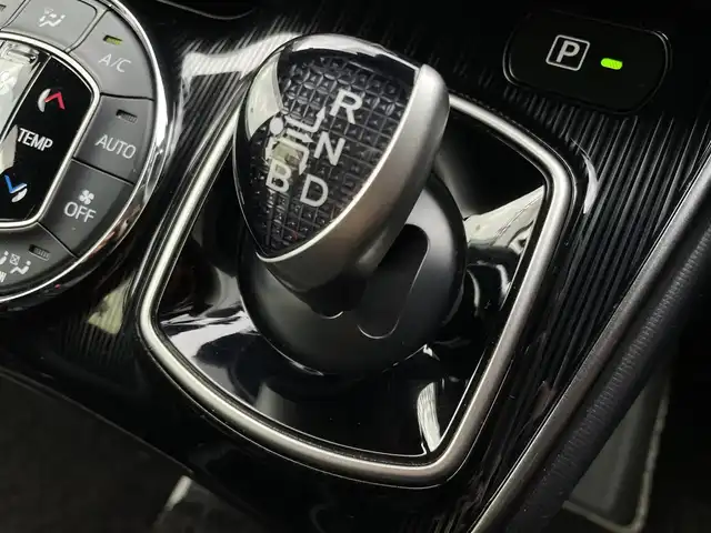 トヨタ エスクァイア ハイブリッド Gi プレミアムパッケージ ブラックテーラード 福岡県 2019(令1)年 5.9万km スパークリングブラックパールクリスタルシャイン ALPINE11型SDナビ(フルセグTV/CD/DVD/BT)/バックモニタートヨタセーフティーセンスエアロレーダークルーズコントロールコーナーセンサー両側パワスラドラレコETCUSBポートHDMIシートヒーターハンドルヒーター純正LEDヘッドライト純正フロアマット純正アルミホイール15inchスマートキープッシュスタート