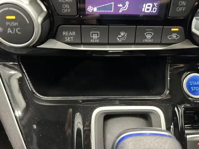 日産 セレナ e－パワー ハイウェイスター V 鹿児島県 2019(令1)年 5.3万km マルーンレッド 2トーン インテリジェントアラウンドビューモニター/ブラインドスポットモニター/プロパイロット/パーキングアシスト/純正フリップダウンモニター/両側パワースライドドア/純正SDナビ/（CD/フルセグ/Bluetooth/SD）/ビルトインETC/純正前方ドライブレコーダー【DJ4-D】/革巻きステアリング/ステアリングリモコン/純正LEDヘッドライト/フロントフォグランプ/オートライト/ハイビームアシスト/後席パーソナルテーブル/電動パーキングブレーキ/ブレーキホールド/純正フロアマット/純正ドアバイザー/純正16インチアルミ