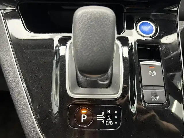 日産 セレナ e－パワー ハイウェイスター V 鹿児島県 2019(令1)年 5.3万km マルーンレッド 2トーン インテリジェントアラウンドビューモニター/ブラインドスポットモニター/プロパイロット/パーキングアシスト/純正フリップダウンモニター/両側パワースライドドア/純正SDナビ/（CD/フルセグ/Bluetooth/SD）/ビルトインETC/純正前方ドライブレコーダー【DJ4-D】/革巻きステアリング/ステアリングリモコン/純正LEDヘッドライト/フロントフォグランプ/オートライト/ハイビームアシスト/後席パーソナルテーブル/電動パーキングブレーキ/ブレーキホールド/純正フロアマット/純正ドアバイザー/純正16インチアルミ
