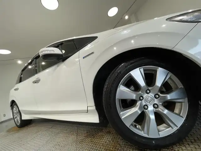 ホンダ ジェイド ハイブリッド X 愛知県 2015(平27)年 6.9万km ホワイトオーキッドパール 純正Gathersナビ(VXM-155VFi)/(Bluetooth/フルセグTV/CD・DVD再生/SD/FM/AM)/ホンダセンシング　/　　-レーダークルーズコントロール（ACC)/　　-衝突軽減ブレーキ（CMBS)/　　-車線維持支援システム/　　-路線逸脱抑制機能/　　-誤発進抑制機能/　　-先行車発進お知らせ/　　-標識認識機能/ビルトインＥＴＣ　/ＬＥＤヘッドライト　/ハーフレザーシート　/バックカメラ　/プッシュスタート/　　-スマートキー/純正フロアマット/フォグランプ