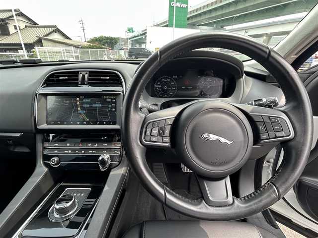 ジャガー Ｆペース プレステージ 愛知県 2019(令1)年 5.1万km フジホワイト スマートキー/プッシュスタート/純正メーカーナビ/フルセグTV/バックカメラ/全方位カメラ/MERIDIANサウンド/クルーズコントロール/クリアランスソナー/ミラー型ドライブレコーダー/レザーシート/前席パワーシート（D席メモリー付き）/パワーバックドア/フロアマット/スペアタイヤ/取説、保証書/スペアキー