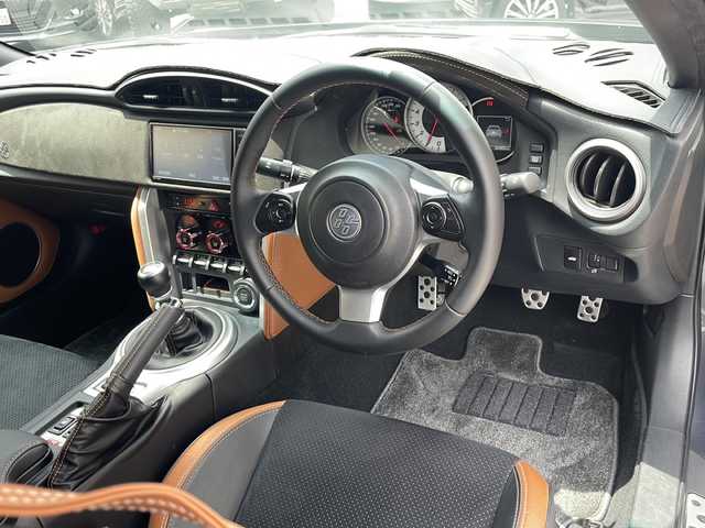 トヨタ ８６ GT リミテッド ブラックPKG 広島県 2019(令1)年 0.9万km マグネタイトグレーメタリック /登録時走行距離/　　　　　　　8495キロ/純正ナビ/バックカメラ/地デジ/ハーフレザーシート/シートヒーター/クルーズコントロール/ETC/新車時整備手帳/　　【保証書】/取扱説明書/