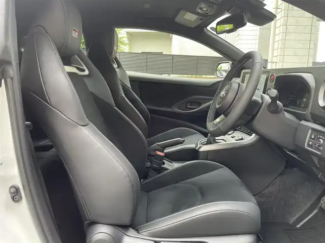 トヨタ ＧＲヤリス RZ ハイパフォーマンス 東京都 2025(令7)年 0.1万km未満 プラチナホワイトパールマイカ 登録時走行距離68km/ワンオーナー/セーフティセンス/・プリクラッシュセーフティ/・レーントレーシングアシスト/・レーンディパーチャーアラート/・レーダークルーズコントロール/・オートマチックハイビーム/・ロードサインアシスト/・発進遅れ告知機能/・ブラインドスポットモニター/クーリングパッケージ/・サブラジエーター/・コールドエアインテークダクト/コンフォートパッケージ/・ステアリングヒーター/・前席シートヒーター/・ナノイーX/・JBLプレミアムサウンドシステム（8スピーカー）/・アクティブサウンドコントロール/ナビパッケージ/・ディスプレイオーディオプラス（FM多重VICS）/・ドライブレコーダー（前方）/・簡易後方録画機能/・ビルトインETC2.0/フルセグTV/バックカメラ/LEDヘッドライト/スマートキー/スペアキー/新車時保証書/取扱説明書