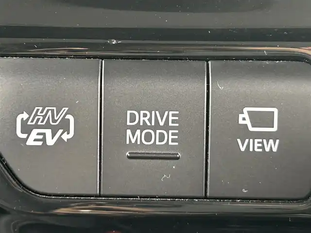 トヨタ プリウス ＰＨＶ A プレミアム 岡山県 2020(令2)年 10.7万km アティチュードブラックマイカ 登録時走行距離106815km/純正9インチナビ/フルセグTV(AM.FM.CD.DVD.TV.BT)/全方位カメラ/ETC2.0/ブラインドスポットモニター/ドライブレコーダー/シートヒーター/エアシート/ステアリングヒーター/クリアランスソナー/衝突軽減ブレーキ/横滑り防止装置/レーダークルーズコントロール/レーンキープアシスト/オートライト/オートマチックハイビーム/アイドリングストップ/17インチ純正AW/純正フロアマット/レザーシート/D席パワーシート/社外AW付スタッドレスタイヤ4本車載