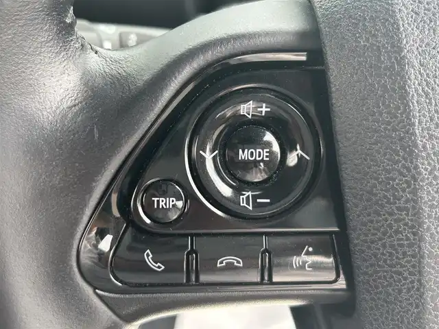 トヨタ プリウス ＰＨＶ A プレミアム 岡山県 2020(令2)年 10.7万km アティチュードブラックマイカ 登録時走行距離106815km/純正9インチナビ/フルセグTV(AM.FM.CD.DVD.TV.BT)/全方位カメラ/ETC2.0/ブラインドスポットモニター/ドライブレコーダー/シートヒーター/エアシート/ステアリングヒーター/クリアランスソナー/衝突軽減ブレーキ/横滑り防止装置/レーダークルーズコントロール/レーンキープアシスト/オートライト/オートマチックハイビーム/アイドリングストップ/17インチ純正AW/純正フロアマット/レザーシート/D席パワーシート/社外AW付スタッドレスタイヤ4本車載