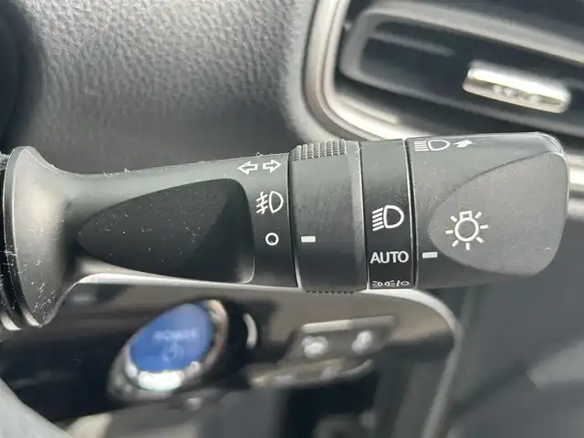 トヨタ プリウス ＰＨＶ A プレミアム 岡山県 2020(令2)年 10.7万km アティチュードブラックマイカ 登録時走行距離106815km/純正9インチナビ/フルセグTV(AM.FM.CD.DVD.TV.BT)/全方位カメラ/ETC2.0/ブラインドスポットモニター/ドライブレコーダー/シートヒーター/エアシート/ステアリングヒーター/クリアランスソナー/衝突軽減ブレーキ/横滑り防止装置/レーダークルーズコントロール/レーンキープアシスト/オートライト/オートマチックハイビーム/アイドリングストップ/17インチ純正AW/純正フロアマット/レザーシート/D席パワーシート/社外AW付スタッドレスタイヤ4本車載