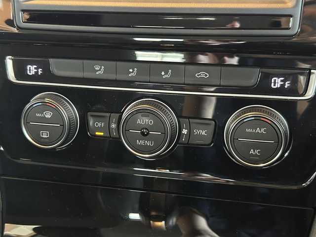 フォルクスワーゲン ゴルフ TSI ハイライン BMテクノ 宮城県 2015(平27)年 7.7万km 白 アダプティブクルーズコントロール/DCC/Discover Pro/フルセグTV/バックカメラ/キセノンヘッドライト/オートライト/フロント/バックフォグランプ/スマートキー/ステアリングスイッチ/パドルシフト/純正17インチAW/アイドリングストップ/メンテナンスブック・取説書あり