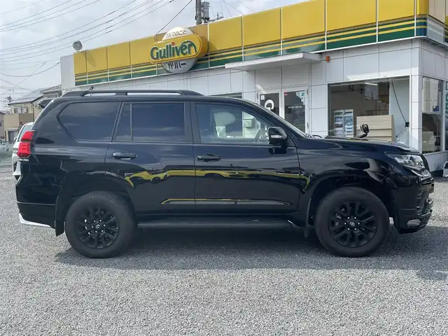 トヨタ ランドクルーザー プラド TX Lパッケージ マットブラED 道東・釧路十勝 2023(令5)年 1.2万km ブラック ワンオーナー/サンルーフ/革シート/前席エアシート＆シートヒーター/前席パワーシート/社外ＳＤナビ＆フルセグ/　（ＤＶＤ＆ＣＤ＆ＭＳＶ＆ＢＴ）/バックカメラ/ＥＴＣ/ドライブレコーダー一体型デジタルインナーミラー/Ｔｏｙｏｔａ　Ｓａｆｅｔｙ　Ｓｅｎｓｅ/・プリクラッシュセーフティ/・レーンディパーチャーアラート/・オートマチックハイビーム/・レーダークルーズコントロール/・ロードサインアシスト/先行車発進告知/パーキングサポートブレーキ/クリアランスソナー/革巻きステアリング/ステアリングリモコン/ルーフレール/Ｍ’ｓＳＰＥＥＤフロントハーフスポイラー/モデリスタリヤスカート/純正１８inアルミホイール/オートライト/ＬＥＤライト/フォグランプ/リヤフォグランプ/オート電動格納ミラー/スマートキー/プッシュスタート/Ｗ＆サイド＆カーテン＆ニーエアバッグ/横滑り防止機能/ヒルスタートアシストコントロール/電動センターデフロック/フロアマット/新車保証書/取扱説明書（車両＆ナビ）/スペアキー有