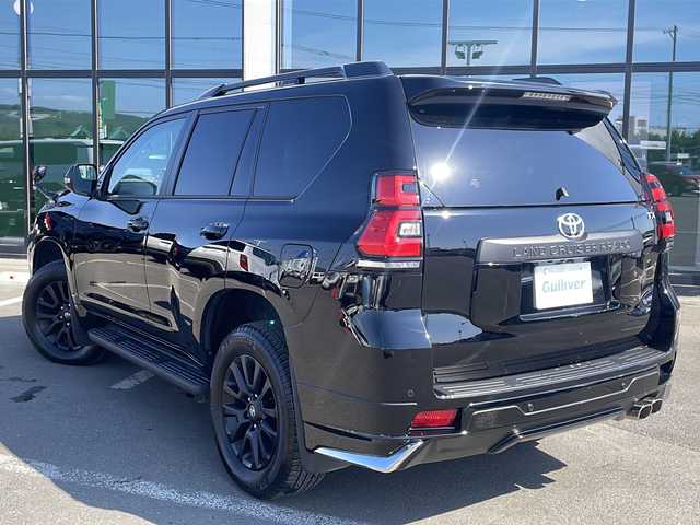 トヨタ ランドクルーザー プラド TX Lパッケージ マットブラED 道東・釧路十勝 2023(令5)年 1.2万km ブラック ・ワンオーナー/・サンルーフ/・寒冷地仕様/・革シート/・前席エアシート＆シートヒーター/・前席パワーシート/・社外ＳＤナビ＆フルセグ/　（ＤＶＤ＆ＣＤ＆ＭＳＶ＆ＢＴ）/・バックカメラ/・ＥＴＣ/・ドライブレコーダー一体型デジタルインナーミラー/・Ｔｏｙｏｔａ　Ｓａｆｅｔｙ　Ｓｅｎｓｅ/・プリクラッシュセーフティ/・レーンディパーチャーアラート/・オートマチックハイビーム/・レーダークルーズコントロール/・ロードサインアシスト/・先行車発進告知/・パーキングサポートブレーキ/・クリアランスソナー/・革巻きステアリング/・ステアリングリモコン/・ルーフレール/・Ｍ’ｓＳＰＥＥＤフロントハーフスポイラー/・モデリスタリヤスカート/・純正１８inアルミホイール/・オートライト/・ＬＥＤライト/・フォグランプ/・リヤフォグランプ/・オート電動格納ミラー/・スマートキー/・プッシュスタート/・Ｗ＆サイド＆カーテン＆ニーエアバッグ/・横滑り防止機能/・ヒルスタートアシストコントロール/・電動センターデフロック/・フロアマット/・新車保証書/・取扱説明書（車両＆ナビ）