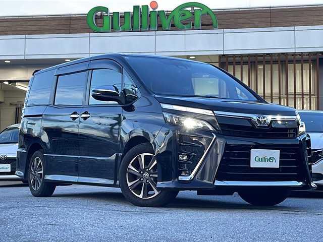 トヨタ ヴォクシー ZS 煌Ⅱ 沖縄県 2020(令2)年 6.1万km ブラック アルパインナビ・TV・Bluetooth・CD・DVD・HDMI/バックカメラ/両側パワースライドドア/ETC/ドライブレコーダー/コーナーセンサー/オートライト/衝突軽減システム/レーンキープアシスト/LEDヘッドライト/革巻きステアリング/ステアリングスイッチ/電動格納ミラー/リアロールサンシェード/サイドバイザー