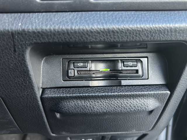 トヨタ ヴォクシー ZS 煌Ⅱ 沖縄県 2020(令2)年 6.1万km ブラック アルパインナビ・TV・Bluetooth・CD・DVD・HDMI/バックカメラ/両側パワースライドドア/ETC/ドライブレコーダー/コーナーセンサー/オートライト/衝突軽減システム/レーンキープアシスト/LEDヘッドライト/革巻きステアリング/ステアリングスイッチ/電動格納ミラー/リアロールサンシェード/サイドバイザー