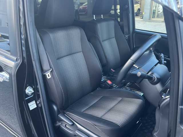 トヨタ ヴォクシー ZS 煌Ⅱ 沖縄県 2020(令2)年 6.1万km ブラック アルパインナビ・TV・Bluetooth・CD・DVD・HDMI/バックカメラ/両側パワースライドドア/ETC/ドライブレコーダー/コーナーセンサー/オートライト/衝突軽減システム/レーンキープアシスト/LEDヘッドライト/革巻きステアリング/ステアリングスイッチ/電動格納ミラー/リアロールサンシェード/サイドバイザー
