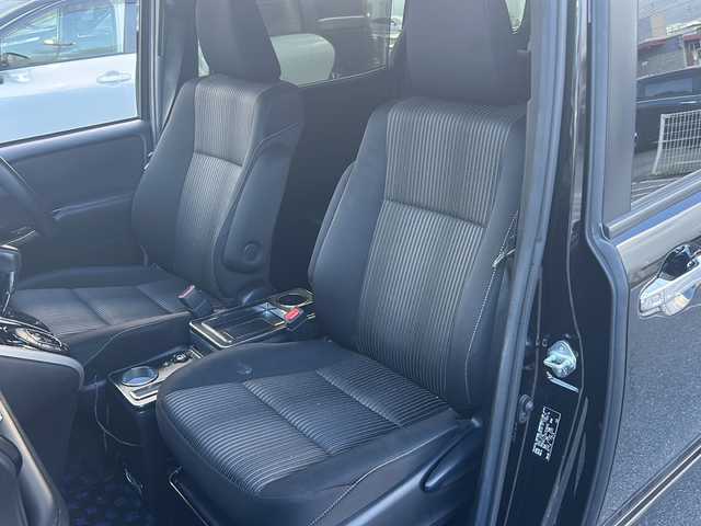 トヨタ ヴォクシー ZS 煌Ⅱ 沖縄県 2020(令2)年 6.1万km ブラック アルパインナビ・TV・Bluetooth・CD・DVD・HDMI/バックカメラ/両側パワースライドドア/ETC/ドライブレコーダー/コーナーセンサー/オートライト/衝突軽減システム/レーンキープアシスト/LEDヘッドライト/革巻きステアリング/ステアリングスイッチ/電動格納ミラー/リアロールサンシェード/サイドバイザー