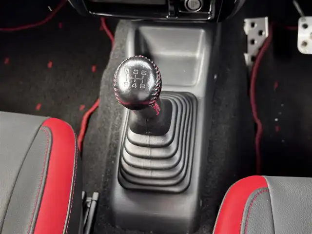 スズキ ジムニー クロスアドベンチャー 宮城県 2014(平26)年 2.4万km クエーサーグレーメタリック 5速MT/社外SDナビ/・CD/DVD/・Bluetooth/・フルセグTV/バックカメラ/ETC/ドライブレコーダー/専用合皮シート/シートヒーター/革巻きステアリング/フォグランプ/電動格納ミラー/純正16インチAW（サマー）/背面タイヤ/純正フロアマット/Wエアバッグ