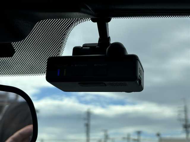 マツダ ロードスター 990S 静岡県 2022(令4)年 1.7万km スノーフレイクホワイトパールマイカ /禁煙車//ワンオーナー//特別仕様車//ガラス製リアウインドー付ソフトトップ（クロス）ソフトトップカラー：ダークブルー//フロントブレーキ：Brembo社製ベンチレーテッドディスク＆Brembo社製対向４ピストンキャリパー（ブラック塗装）//リアブレーキ：キャリパー（ブラック塗装）//大径ブレーキローター（フロント／リア）//990S専用セッティング//16インチRAYS社製鍛造アルミホイール（ダークガンメタリック塗装）//エアコンルーバー加飾：ブルー／ピアノブラック塗装//革巻きステアリング//ステアリングスイッチ//プッシュスタート//USB/AUX//ETC//スマートキー//スペアスマートキー//LEDオートライト//オートハイビーム//横滑り防止装置//BSM//LDA//コーナーセンサー//衝突軽減ブレーキ//純正フロアマット//保証書//取扱説明書