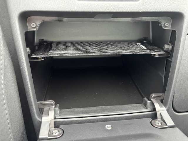 マツダ ロードスター 990S 静岡県 2022(令4)年 1.7万km スノーフレイクホワイトパールマイカ /禁煙車//ワンオーナー//特別仕様車//ガラス製リアウインドー付ソフトトップ（クロス）ソフトトップカラー：ダークブルー//フロントブレーキ：Brembo社製ベンチレーテッドディスク＆Brembo社製対向４ピストンキャリパー（ブラック塗装）//リアブレーキ：キャリパー（ブラック塗装）//大径ブレーキローター（フロント／リア）//990S専用セッティング//16インチRAYS社製鍛造アルミホイール（ダークガンメタリック塗装）//エアコンルーバー加飾：ブルー／ピアノブラック塗装//革巻きステアリング//ステアリングスイッチ//プッシュスタート//USB/AUX//ETC//スマートキー//スペアスマートキー//LEDオートライト//オートハイビーム//横滑り防止装置//BSM//LDA//コーナーセンサー//衝突軽減ブレーキ//純正フロアマット//保証書//取扱説明書