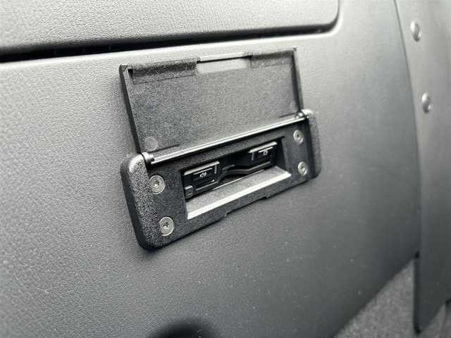 マツダ ロードスター 990S 静岡県 2022(令4)年 1.7万km スノーフレイクホワイトパールマイカ /禁煙車//ワンオーナー//特別仕様車//ガラス製リアウインドー付ソフトトップ（クロス）ソフトトップカラー：ダークブルー//フロントブレーキ：Brembo社製ベンチレーテッドディスク＆Brembo社製対向４ピストンキャリパー（ブラック塗装）//リアブレーキ：キャリパー（ブラック塗装）//大径ブレーキローター（フロント／リア）//990S専用セッティング//16インチRAYS社製鍛造アルミホイール（ダークガンメタリック塗装）//エアコンルーバー加飾：ブルー／ピアノブラック塗装//革巻きステアリング//ステアリングスイッチ//プッシュスタート//USB/AUX//ETC//スマートキー//スペアスマートキー//LEDオートライト//オートハイビーム//横滑り防止装置//BSM//LDA//コーナーセンサー//衝突軽減ブレーキ//純正フロアマット//保証書//取扱説明書