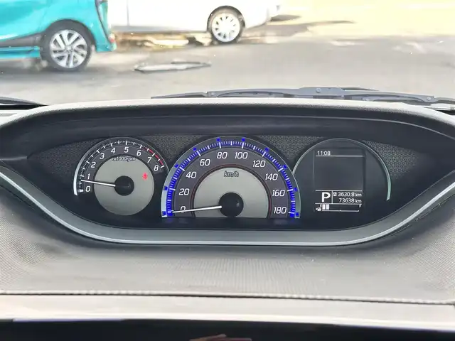 スズキ ソリオ バンディット HV MV 宮城県 2018(平30)年 7.4万km ピュアホワイトP 全方位モニター用カメラパッケージ/・フロント/サイド/バックカメラ/・ステアリング/・USBソケット/＝＝＝/セーフティサポート/・デュアルカメラブレーキサポート/・後退時ブレーキサポート/・誤発進抑制機能/・後方誤発進抑制機能/・車線逸脱警報機能/・ふらつき警報機能/・先行車発進お知らせ機能/・ハイビームアシスト/・アダプティブクルーズコントロール/リアパーキングセンサー/純正8インチナビ（CN-RZ843）/・CD/DVD/・Bluetooth/・フルセグTV/ETC/パワースライドドア/運転席シートヒーター/革巻きステアリング/パドルシフト/LEDヘッドランプ/フォグランプ/オートライト/スマートキー＆プッシュスタート/電動格納ミラー/純正15インチAW/純正ドアバイザー/純正フロアマット/W/サイド/カーテンエアバッグ