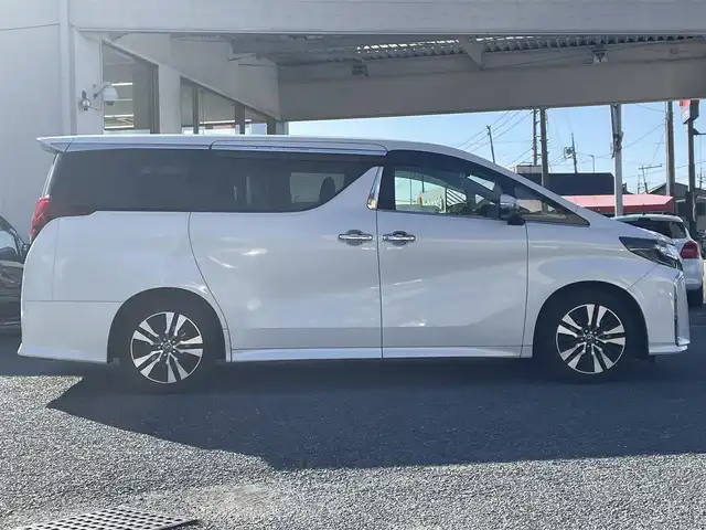 トヨタ アルファード S 兵庫県 2019(令1)年 7.3万km ホワイトパールクリスタルシャイン ・8人乗り/・SCパッケージ用18インチアルミホイール/・社外ナビ（TV/DVD/BT）/・ETC2.0/・デジタルインナーミラー（前後ドラレコ付き）/・バックカメラ/・フロントカメラ/・ステアリングスイッチ/・クルコン/・社外スピーカー/・ドアバイザー/・プッシュスタート/・電動パーキング/・純正フロアマット/・衝突軽減ブレーキ/・レーンアシスト/・１００V電源/・オートライト/・LEDヘッドライト