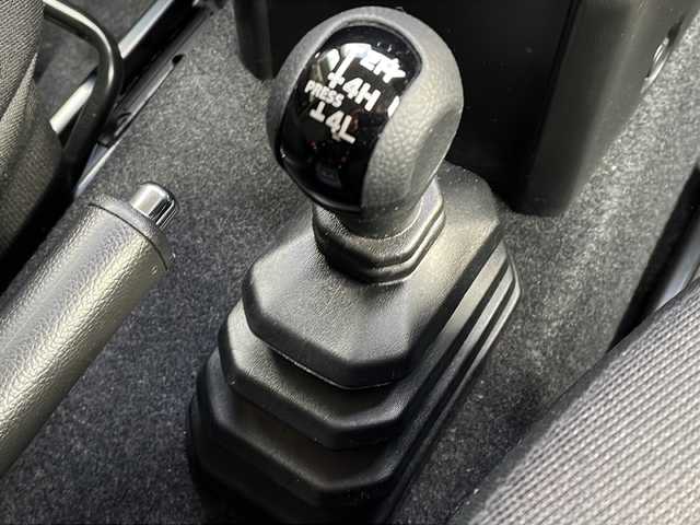 スズキ ジムニー XC 長野県 2023(令5)年 1.8万km ジャングルグリーン ４WD/デュアルセンサーブレーキサポート/ハイビームアシスト/車線逸脱警報/ヘッドライトウォッシャー/シートヒーター/クルーズコントロール/プッシュスタート/スマートキー