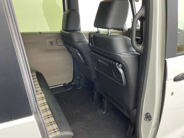 ホンダ Ｎ ＢＯＸ JOY ターボ 兵庫県 2025(令7)年 1.2万km プラチナホワイトパール ・ホンダセンシング/・衝突軽減ブレーキ/・アダプティブクルーズコントロール/・先行車発進お知らせ/・路外逸脱抑制機能/・車線維持支援システム/・オートハイビーム/・コーナーセンサー/・踏み間違い衝突軽減システム/・純正8インチナビ＆TV＆BT＆USB/・バックカメラ/・両側パワースライドドア/・純正前後ドライブレコーダー/・ビルトインETC/・電子パーキング/・オートホールド/・パドルシフト/・ハーフレザーシート/・前席シートヒーター/・横滑り防止装置/・シートバックテーブル/・2列目サンシェード/・ステアリングリモコン/・パドルシフト/・スマートキー/・プッシュスタート/・LEDヘッドライト/・オートライト