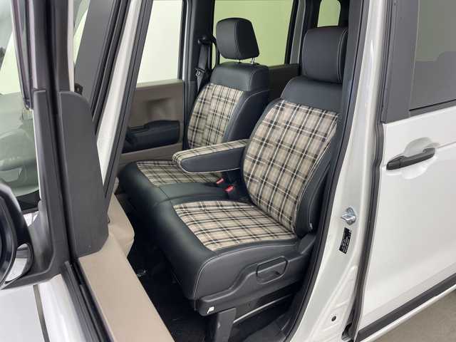 ホンダ Ｎ ＢＯＸ JOY ターボ 兵庫県 2025(令7)年 1.2万km プラチナホワイトパール ・ホンダセンシング/・衝突軽減ブレーキ/・アダプティブクルーズコントロール/・先行車発進お知らせ/・路外逸脱抑制機能/・車線維持支援システム/・オートハイビーム/・コーナーセンサー/・踏み間違い衝突軽減システム/・純正8インチナビ＆TV＆BT＆USB/・バックカメラ/・両側パワースライドドア/・純正前後ドライブレコーダー/・ビルトインETC/・電子パーキング/・オートホールド/・パドルシフト/・ハーフレザーシート/・前席シートヒーター/・横滑り防止装置/・シートバックテーブル/・2列目サンシェード/・ステアリングリモコン/・パドルシフト/・スマートキー/・プッシュスタート/・LEDヘッドライト/・オートライト