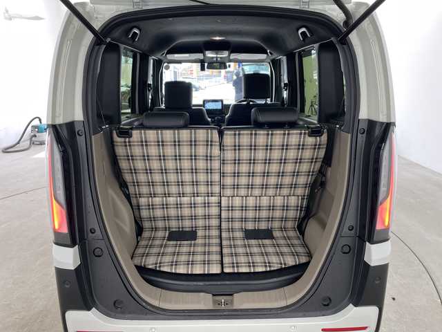 ホンダ Ｎ ＢＯＸ JOY ターボ 兵庫県 2025(令7)年 1.2万km プラチナホワイトパール ・ホンダセンシング/・衝突軽減ブレーキ/・アダプティブクルーズコントロール/・先行車発進お知らせ/・路外逸脱抑制機能/・車線維持支援システム/・オートハイビーム/・コーナーセンサー/・踏み間違い衝突軽減システム/・純正8インチナビ＆TV＆BT＆USB/・バックカメラ/・両側パワースライドドア/・純正前後ドライブレコーダー/・ビルトインETC/・電子パーキング/・オートホールド/・パドルシフト/・ハーフレザーシート/・前席シートヒーター/・横滑り防止装置/・シートバックテーブル/・2列目サンシェード/・ステアリングリモコン/・パドルシフト/・スマートキー/・プッシュスタート/・LEDヘッドライト/・オートライト