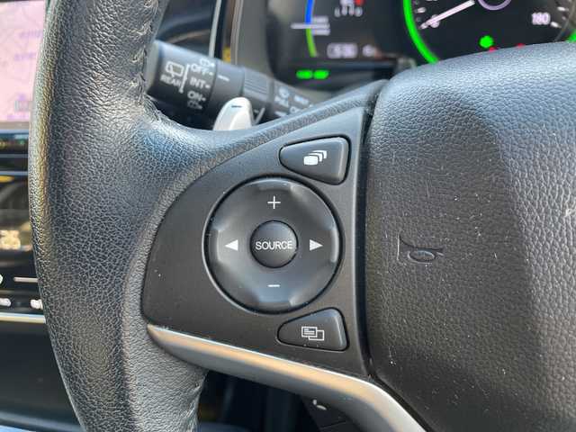 ホンダ シャトル ハイブリッド X ホンダセンシング 茨城県 2019(平31)年 7.5万km プラチナホワイトパール ワンオーナー/衝突軽減ブレーキ/純正SDナビ/FM/AM/CD/DVD/iPod/SD/USB/AUX/AppleCarPlay/Bluetooth接続/フルセグTV/ハーフレザーシート/シートヒーター（D＋N席）/レーダークルーズコントロール/バックカメラ/レーンキープアシスト/横滑り防止装置/アイドリングストップ/パドルシフト/ビルトインETC/LEDヘッドライト/保証書/取扱説明書