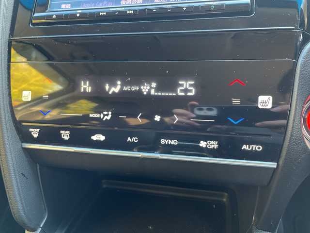 ホンダ シャトル ハイブリッド X ホンダセンシング 茨城県 2019(平31)年 7.5万km プラチナホワイトパール ワンオーナー/衝突軽減ブレーキ/純正SDナビ/FM/AM/CD/DVD/iPod/SD/USB/AUX/AppleCarPlay/Bluetooth接続/フルセグTV/ハーフレザーシート/シートヒーター（D＋N席）/レーダークルーズコントロール/バックカメラ/レーンキープアシスト/横滑り防止装置/アイドリングストップ/パドルシフト/ビルトインETC/LEDヘッドライト/保証書/取扱説明書