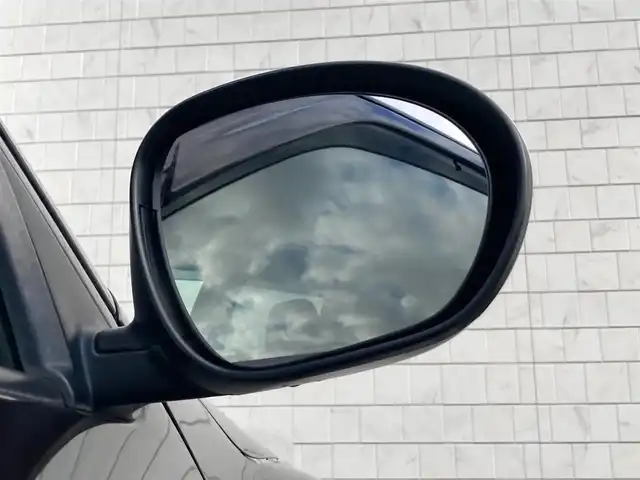 日産 ジューク 15RX パーソナライズパック 静岡県 2013(平25)年 6万km ナイトベールパープル 純正SDナビ(MC313D-W)/　AM FM CD DVD Bluetooth USB AUX/HIDオートヘッドランプ/革巻きステアリング/スマートキー2本/プッシュスタート/社外18インチアルミホイール/アイドリングストップ/純正フロアマット/レザー調シートカバー/フルセグTV/ビルトインETC/前後方ドライブレコーダー/社外エアロ(フロント/リアアンダー)