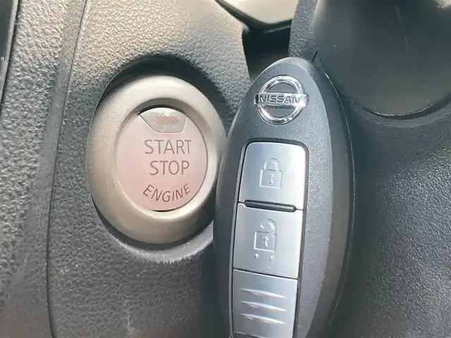 日産 ジューク 15RX パーソナライズパック 静岡県 2013(平25)年 6万km ナイトベールパープル 純正SDナビ(MC313D-W)/　AM FM CD DVD Bluetooth USB AUX/HIDオートヘッドランプ/革巻きステアリング/スマートキー2本/プッシュスタート/社外18インチアルミホイール/アイドリングストップ/純正フロアマット/レザー調シートカバー/フルセグTV/ビルトインETC/前後方ドライブレコーダー/社外エアロ(フロント/リアアンダー)