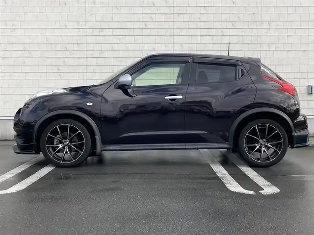 日産 ジューク 15RX パーソナライズパック 静岡県 2013(平25)年 6万km ナイトベールパープル 純正SDナビ(MC313D-W)/　AM FM CD DVD Bluetooth USB AUX/HIDオートヘッドランプ/革巻きステアリング/スマートキー2本/プッシュスタート/社外18インチアルミホイール/アイドリングストップ/純正フロアマット/レザー調シートカバー/フルセグTV/ビルトインETC/前後方ドライブレコーダー/社外エアロ(フロント/リアアンダー)