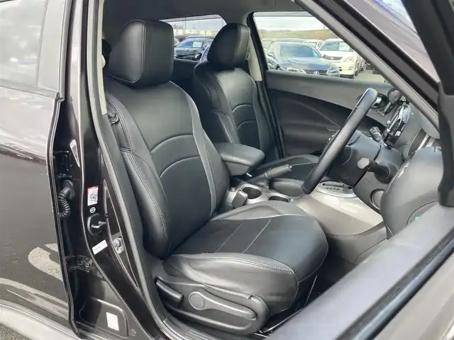 日産 ジューク 15RX パーソナライズパック 静岡県 2013(平25)年 6万km ナイトベールパープル 純正SDナビ(MC313D-W)/　AM FM CD DVD Bluetooth USB AUX/HIDオートヘッドランプ/革巻きステアリング/スマートキー2本/プッシュスタート/社外18インチアルミホイール/アイドリングストップ/純正フロアマット/レザー調シートカバー/フルセグTV/ビルトインETC/前後方ドライブレコーダー/社外エアロ(フロント/リアアンダー)