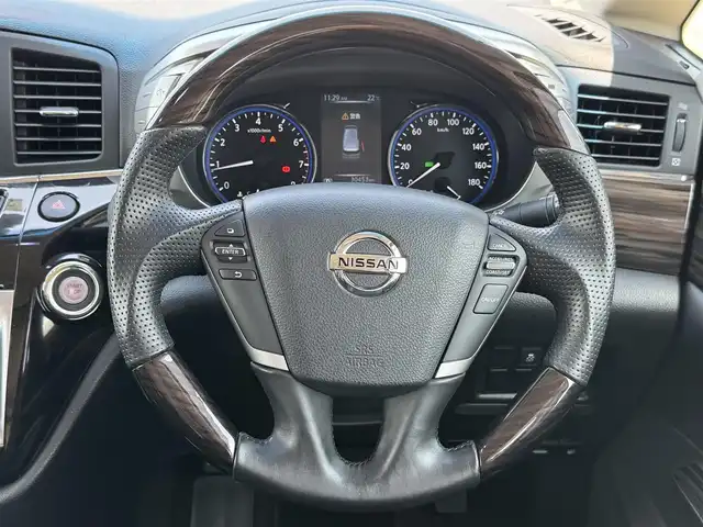 日産 エルグランド 250ハイウェイスター 兵庫県 2015(平27)年 3.1万km ファントムブラック 社外ステアリング/純正ナビ/フルセグTV/バックカメラ/Bluetooth接続可/両側パワースライドドア/クルーズコントロール/ETC/アルパイン10.2インチフリップダウンモニター