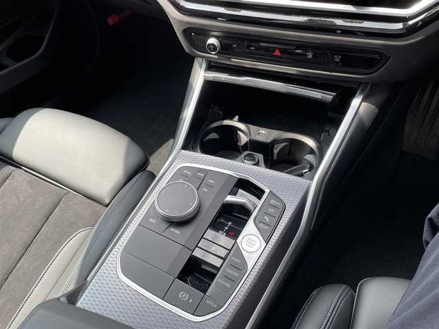 ＢＭＷ ＢＭＷ ３２０ｄ xDrive Mスポーツ 神奈川県 2023(令5)年 1.8万km アルピンホワイトⅢ ワンオーナー/Mスポーツ/ハーフレザーシート/純正メモリーナビ/360°カメラ/インテリジェントセーフティ/レーダークルーズコントロール/衝突警告/LKA/BSM/コーナーセンサー/純正18インチAW/LEDヘッドライト/電動トランク/前席パワーシート/シートヒーター/ワイヤレス充電/カラーHUD/USB/BT/Spotify/AppleCarPlay/ミラーETC/前後ドライブレコーダー/パドルシフト/アイドリングストップ/プッシュスタート/スマートキー×2/R6年ディーラー整備記録/保証書・取説あり