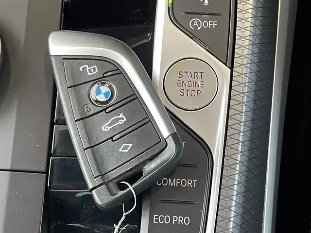 ＢＭＷ ＢＭＷ ３２０ｄ xDrive Mスポーツ 宮城県 2023(令5)年 1.8万km アルピンホワイトⅢ ワンオーナー/Mスポーツ/ハーフレザーシート/純正メモリーナビ/360°カメラ/インテリジェントセーフティ/レーダークルーズコントロール/衝突警告/LKA/BSM/コーナーセンサー/純正18インチAW/LEDヘッドライト/電動トランク/前席パワーシート/シートヒーター/ワイヤレス充電/カラーHUD/USB/BT/Spotify/AppleCarPlay/ミラーETC/前後ドライブレコーダー/パドルシフト/アイドリングストップ/プッシュスタート/スマートキー×2/R6年ディーラー整備記録/保証書・取説あり